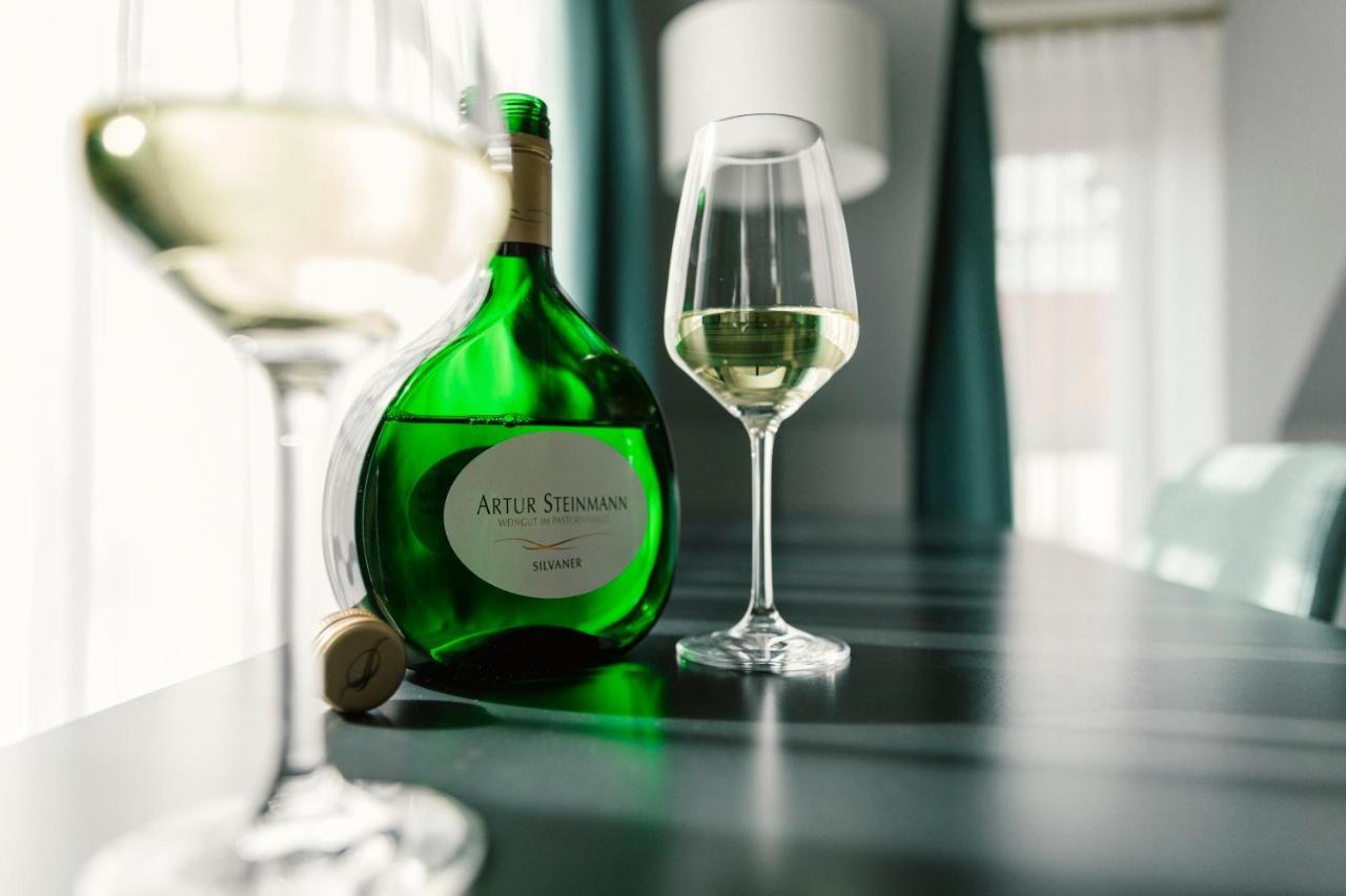 Отель Weingut Pastoriushaus - Artur Steinmann Зоммерхаузен Экстерьер фото