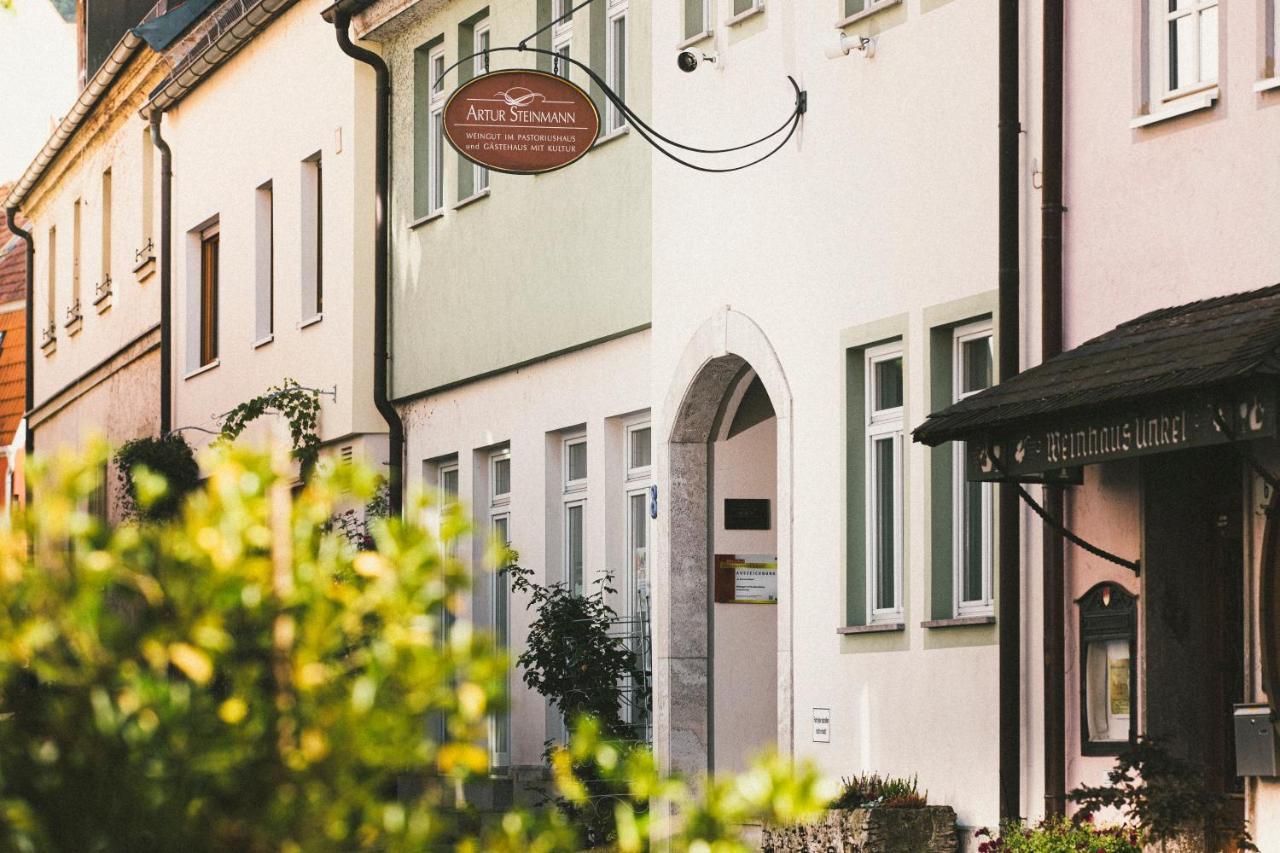 Отель Weingut Pastoriushaus - Artur Steinmann Зоммерхаузен Экстерьер фото