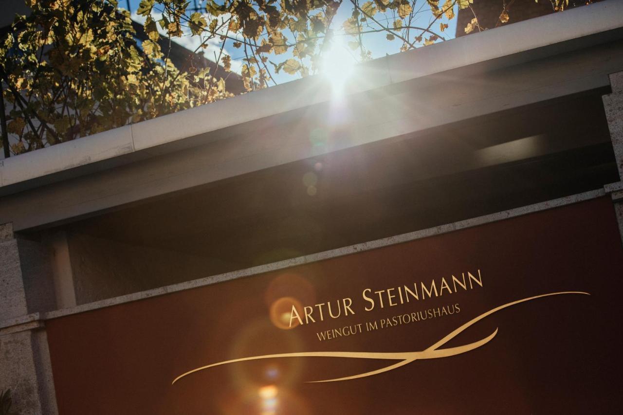 Отель Weingut Pastoriushaus - Artur Steinmann Зоммерхаузен Экстерьер фото